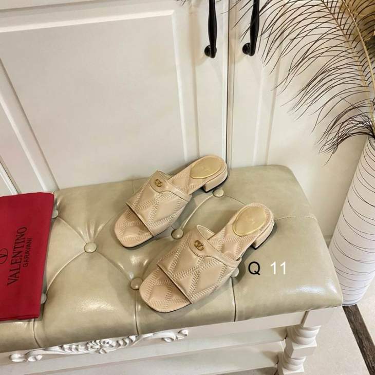 Picture of Valentino Slippers _SKUValentinosz35-40SY080369